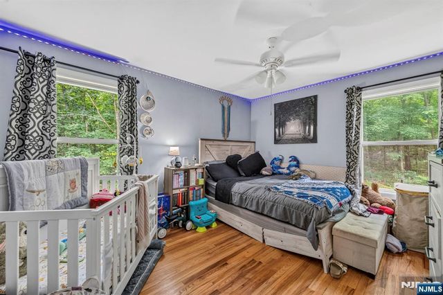 5 Lawrence Drive, Vernon, NJ 07422