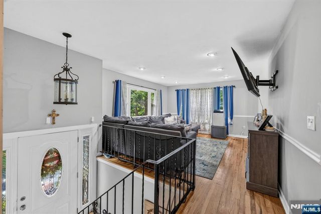 5 Lawrence Drive, Vernon, NJ 07422