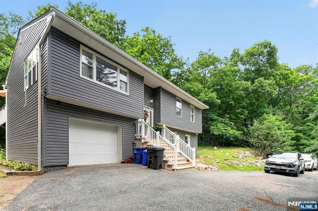 5 Lawrence Drive, Vernon, NJ 07422