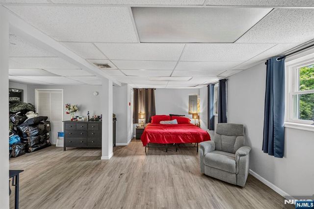 5 Lawrence Drive, Vernon, NJ 07422
