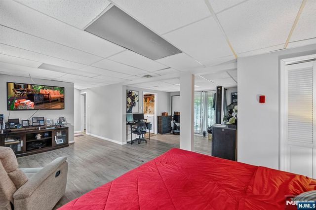 5 Lawrence Drive, Vernon, NJ 07422