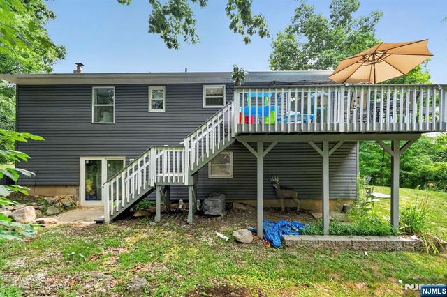 5 Lawrence Drive, Vernon, NJ 07422