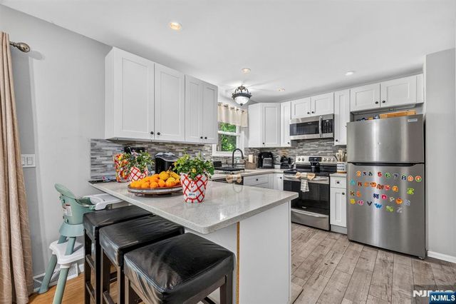 5 Lawrence Drive, Vernon, NJ 07422