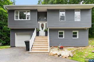 5 Lawrence Drive, Vernon, NJ 07422