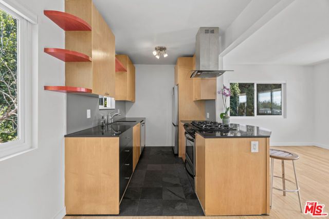 631 Pier Avenue, Santa Monica, CA 90405