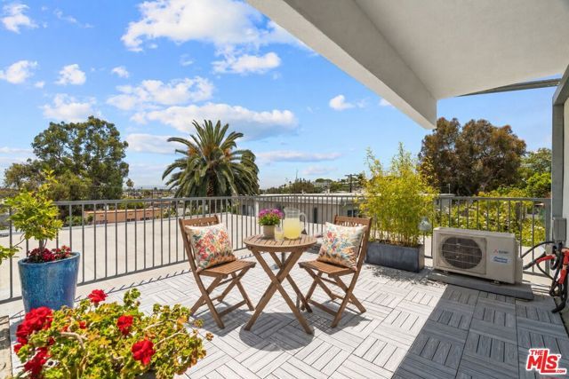 631 Pier Avenue, Santa Monica, CA 90405