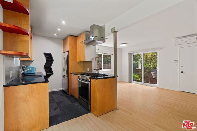 631 Pier Avenue, Santa Monica, CA 90405