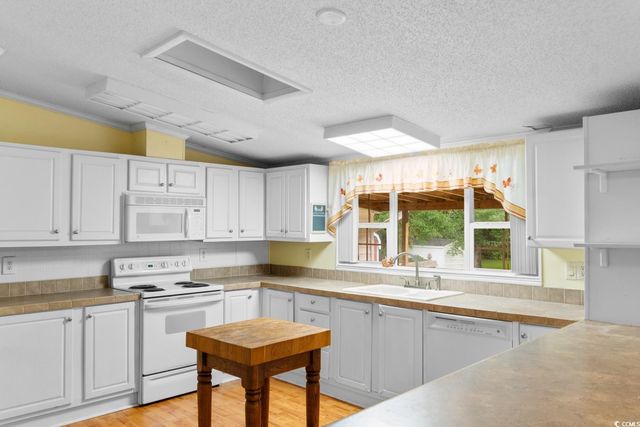 3585 Thomas Rd., Little River, SC 29566