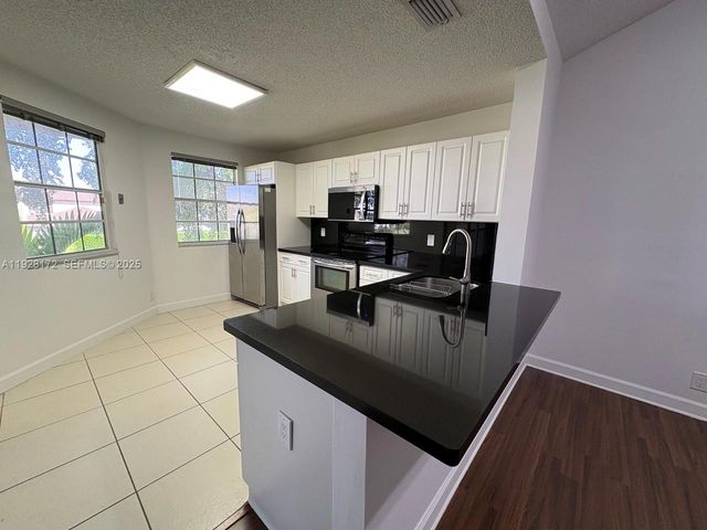 6579 Via Regina 6, Boca Raton, FL 33433