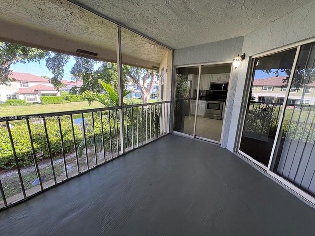 6579 Via Regina 6, Boca Raton, FL 33433