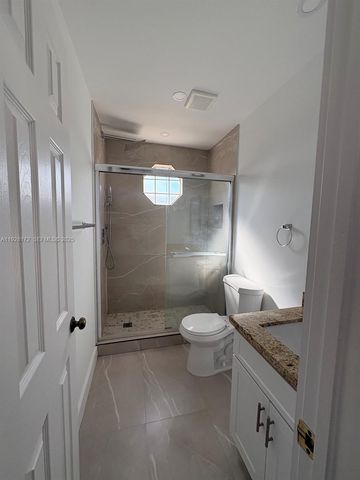 6579 Via Regina 6, Boca Raton, FL 33433