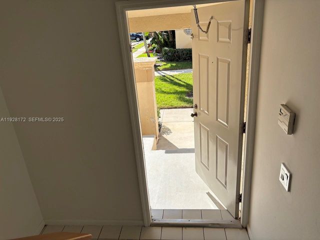 6579 Via Regina 6, Boca Raton, FL 33433