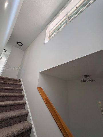 6579 Via Regina 6, Boca Raton, FL 33433