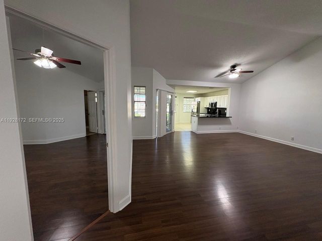 6579 Via Regina 6, Boca Raton, FL 33433