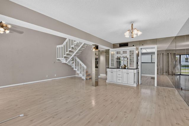 665 SE 21st Avenue 102, Deerfield Beach, FL 33441