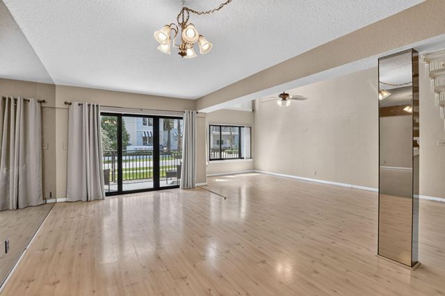665 SE 21st Avenue 102, Deerfield Beach, FL 33441