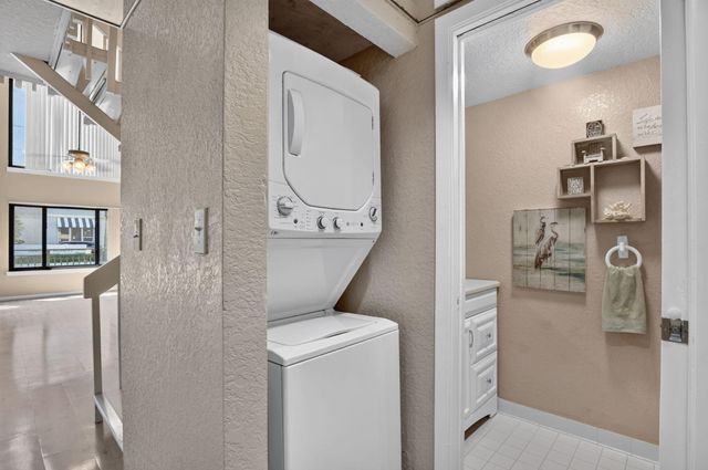 665 SE 21st Avenue 102, Deerfield Beach, FL 33441