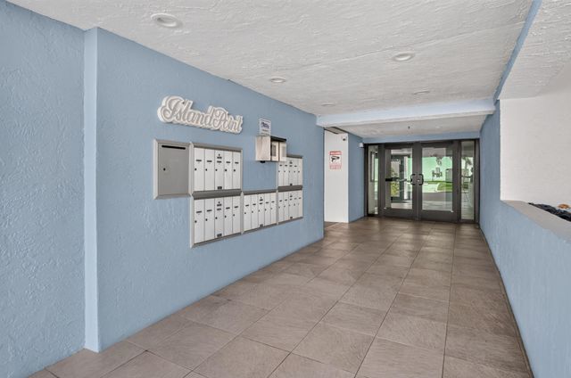 665 SE 21st Avenue 102, Deerfield Beach, FL 33441