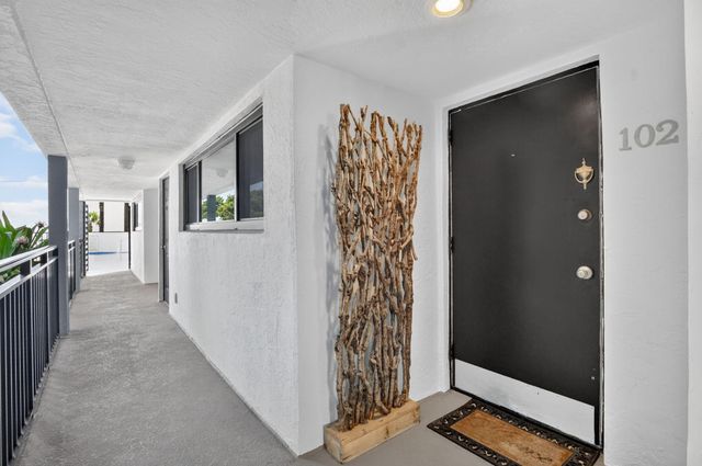 665 SE 21st Avenue 102, Deerfield Beach, FL 33441