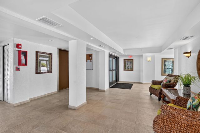 665 SE 21st Avenue 102, Deerfield Beach, FL 33441