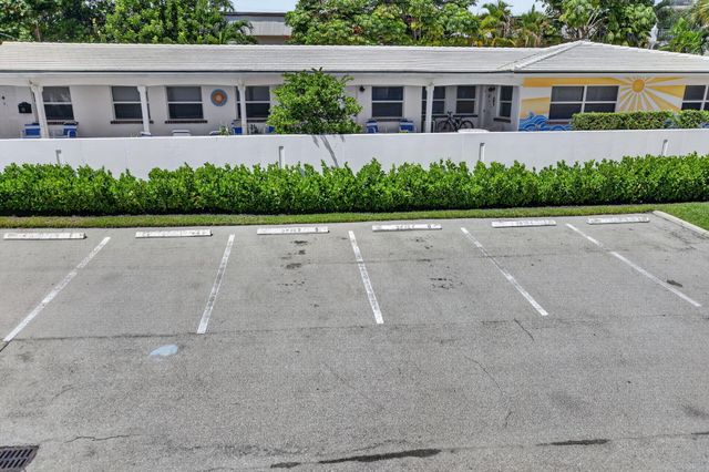 665 SE 21st Avenue 102, Deerfield Beach, FL 33441