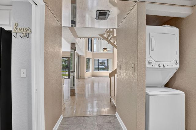 665 SE 21st Avenue 102, Deerfield Beach, FL 33441