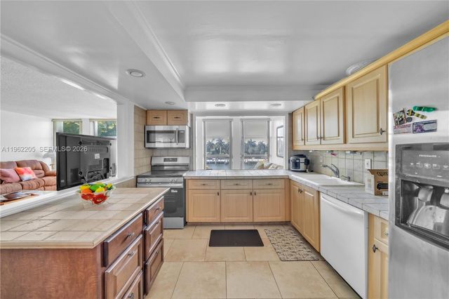 601 Three Islands Blvd 302, Hallandale Beach, FL 33009