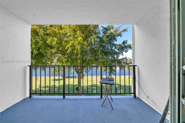 601 Three Islands Blvd 302, Hallandale Beach, FL 33009