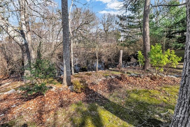 107 Wimbledon Dr, Yarmouth, MA 02673