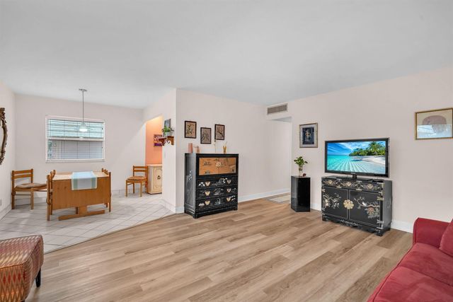 716 Saxony Place O, Delray Beach, FL 33446
