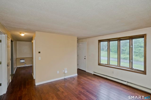 7 Second Avenue, Enfield, CT 06082