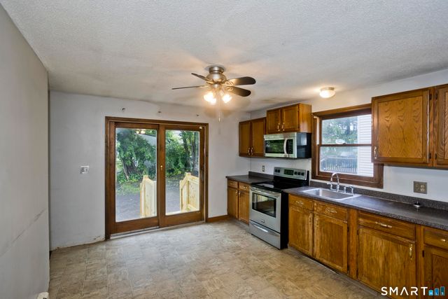 7 Second Avenue, Enfield, CT 06082