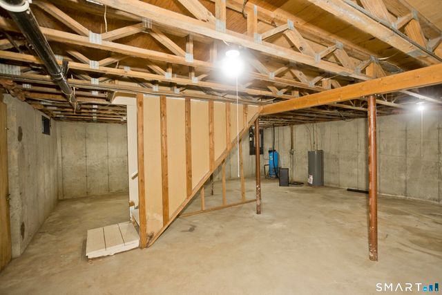 7 Second Avenue, Enfield, CT 06082