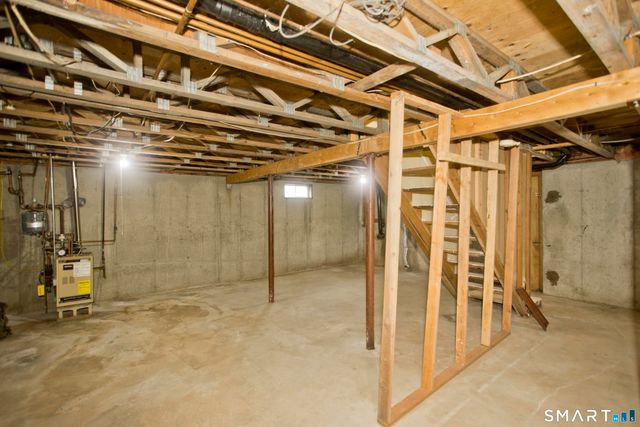 7 Second Avenue, Enfield, CT 06082