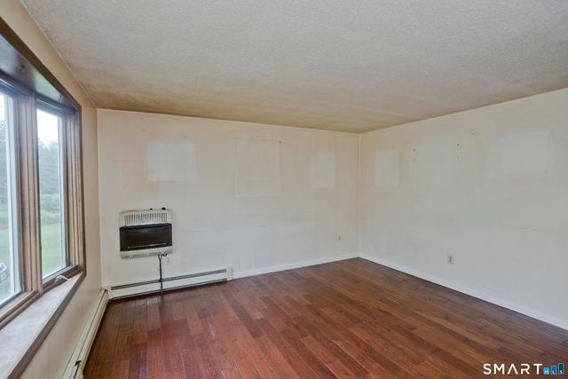7 Second Avenue, Enfield, CT 06082