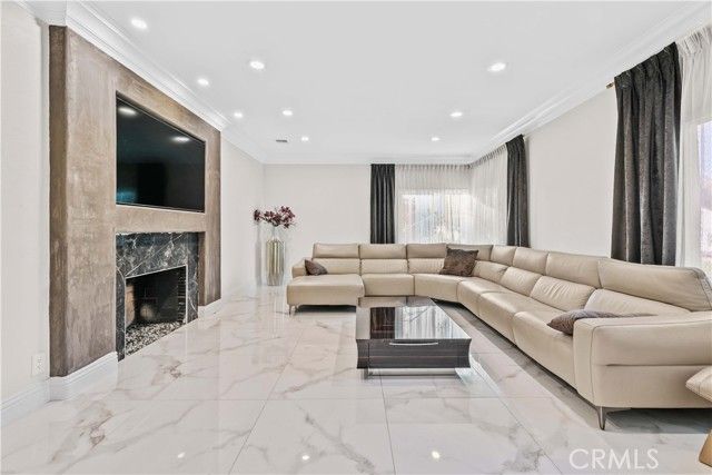 1824 Crestmont Court, Glendale, CA 91208