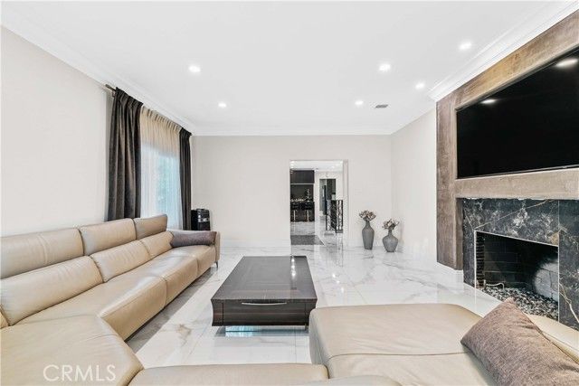 1824 Crestmont Court, Glendale, CA 91208