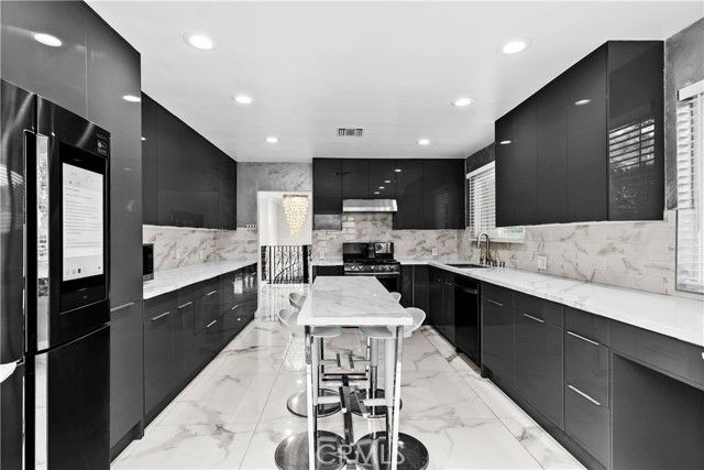 1824 Crestmont Court, Glendale, CA 91208