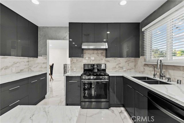 1824 Crestmont Court, Glendale, CA 91208