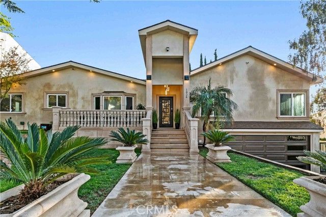 1824 Crestmont Court, Glendale, CA 91208