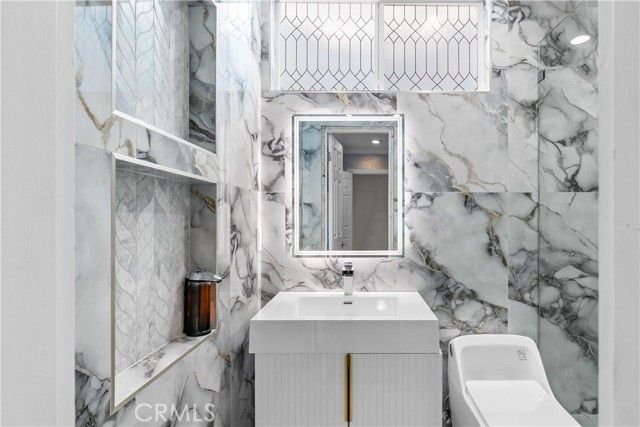 1824 Crestmont Court, Glendale, CA 91208