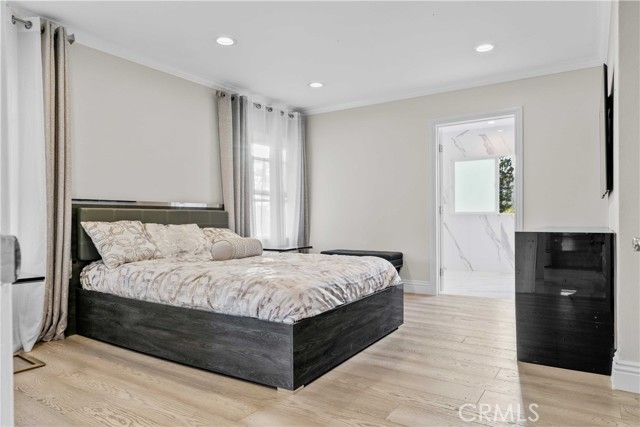 1824 Crestmont Court, Glendale, CA 91208