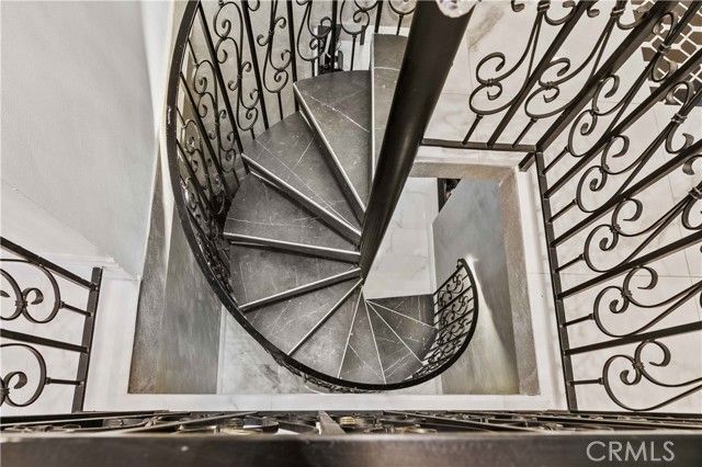 1824 Crestmont Court, Glendale, CA 91208