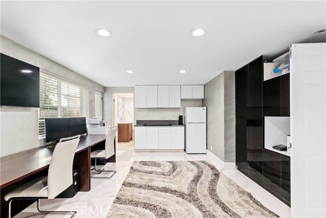 1824 Crestmont Court, Glendale, CA 91208