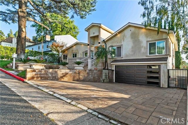 1824 Crestmont Court, Glendale, CA 91208