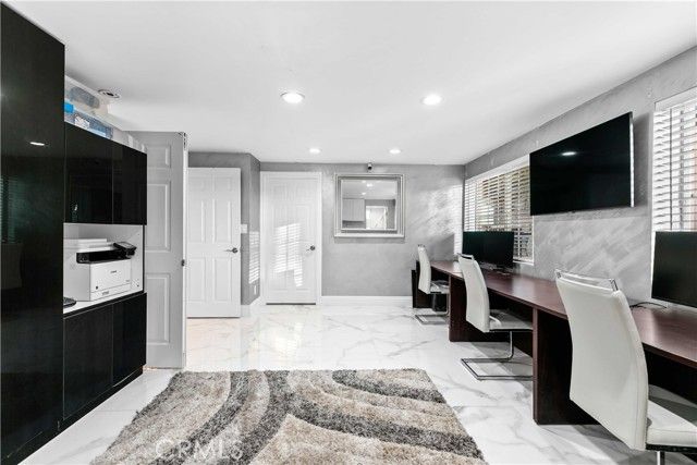 1824 Crestmont Court, Glendale, CA 91208