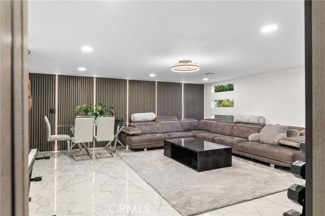 1824 Crestmont Court, Glendale, CA 91208