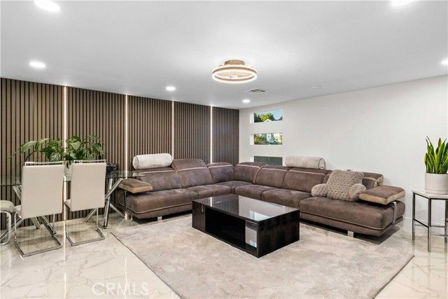 1824 Crestmont Court, Glendale, CA 91208