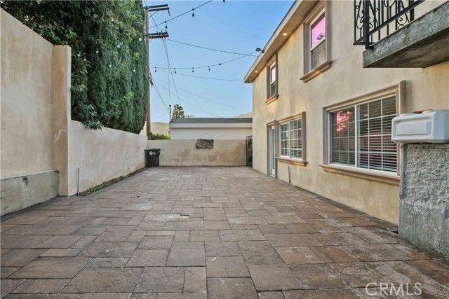 1824 Crestmont Court, Glendale, CA 91208