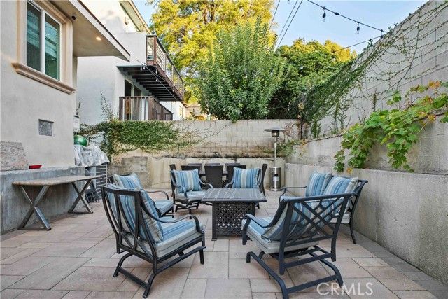 1824 Crestmont Court, Glendale, CA 91208